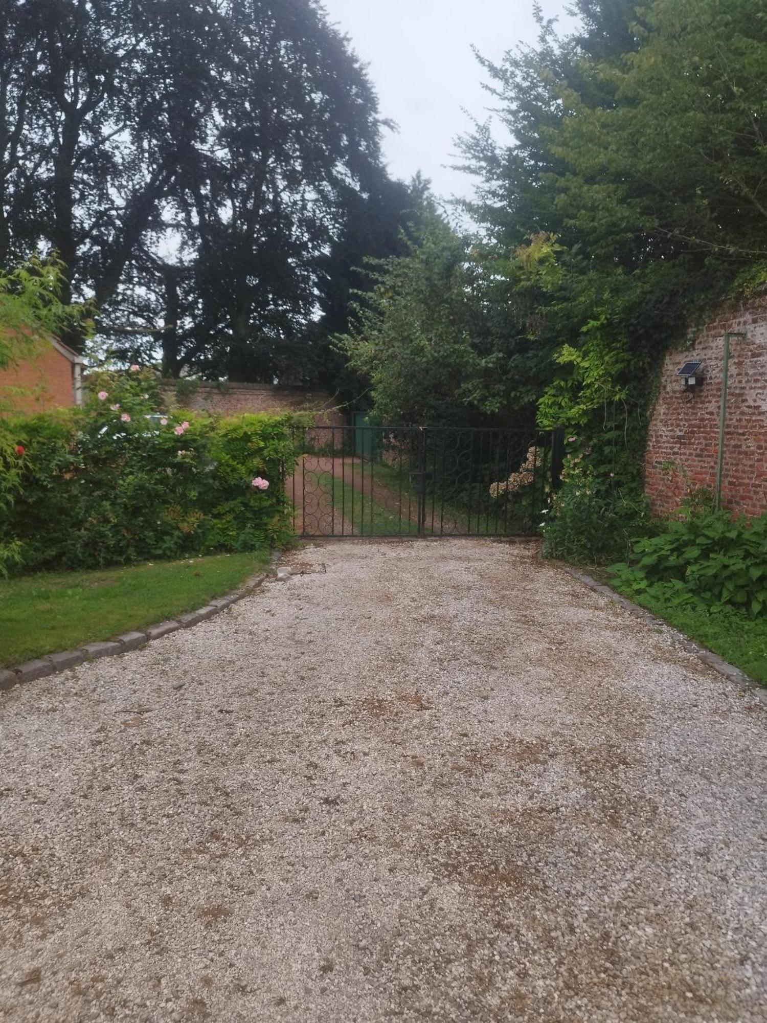 Bed and Breakfast Au Pied De Lille Exterior foto